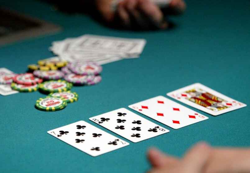 Tìm hiểu về khái niệm bluff trong poker là gì
